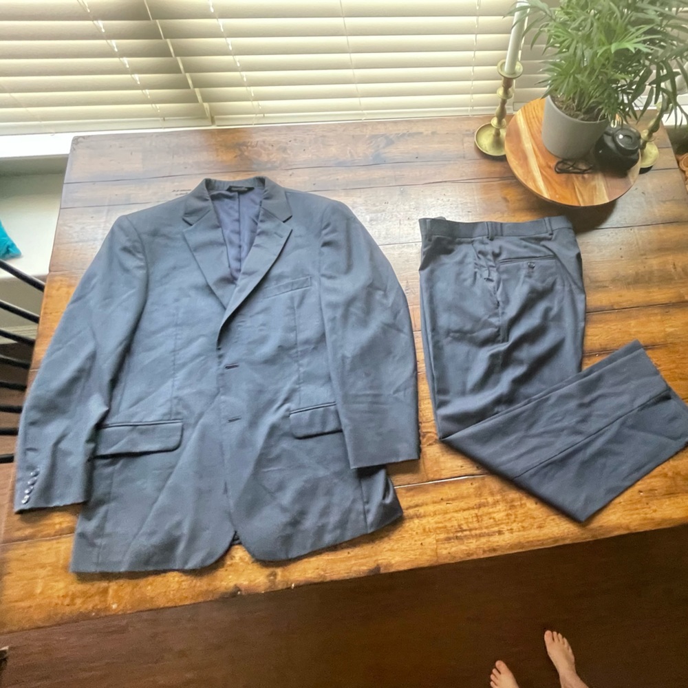 Jos A. Bank navy suit - 42R jacket 36R pants - traveler’s collection